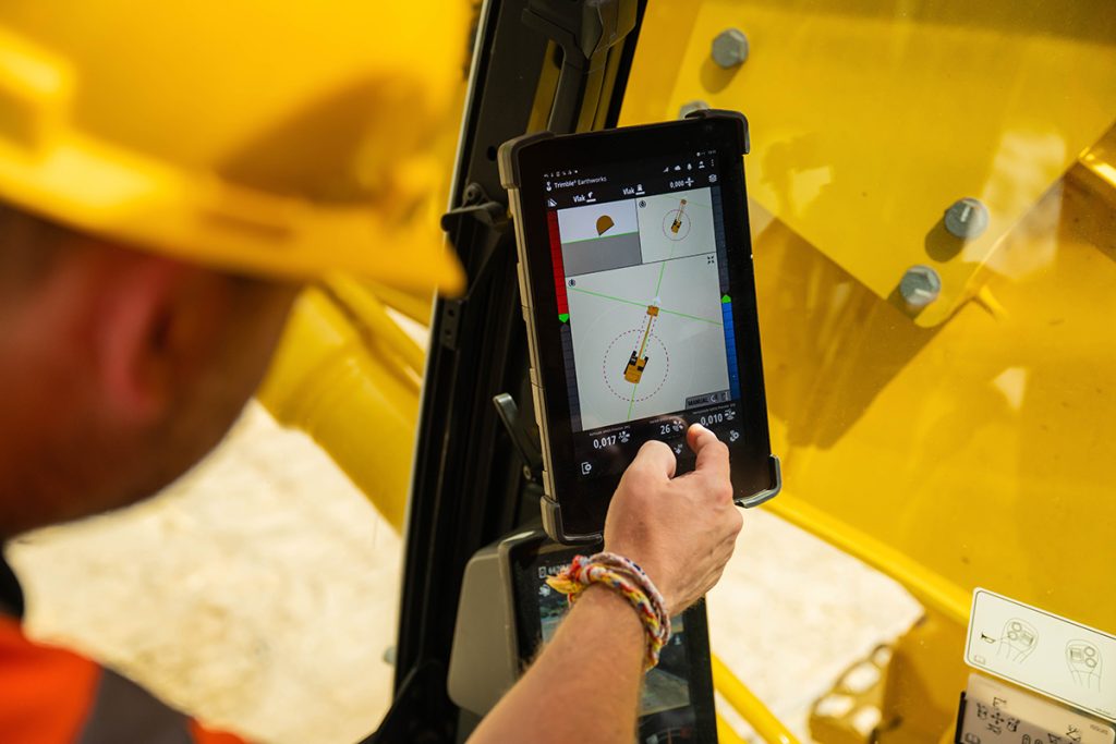 Trimble Earthworks na koparce CAT intuicyjny interfejs