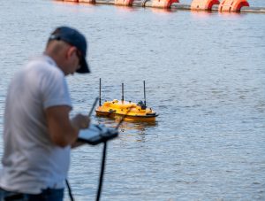 Profesjonalne pomiary batymetryczne dronem wodnym Apache 4